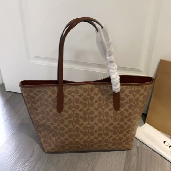 Coach Tote Bag - Picture 4 of 9